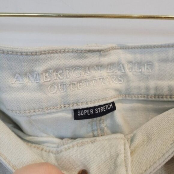 American Eagle | Super Stretch Hi-Rise Shortie Distressed Light Wash Denim Short - Picture 3 of 6